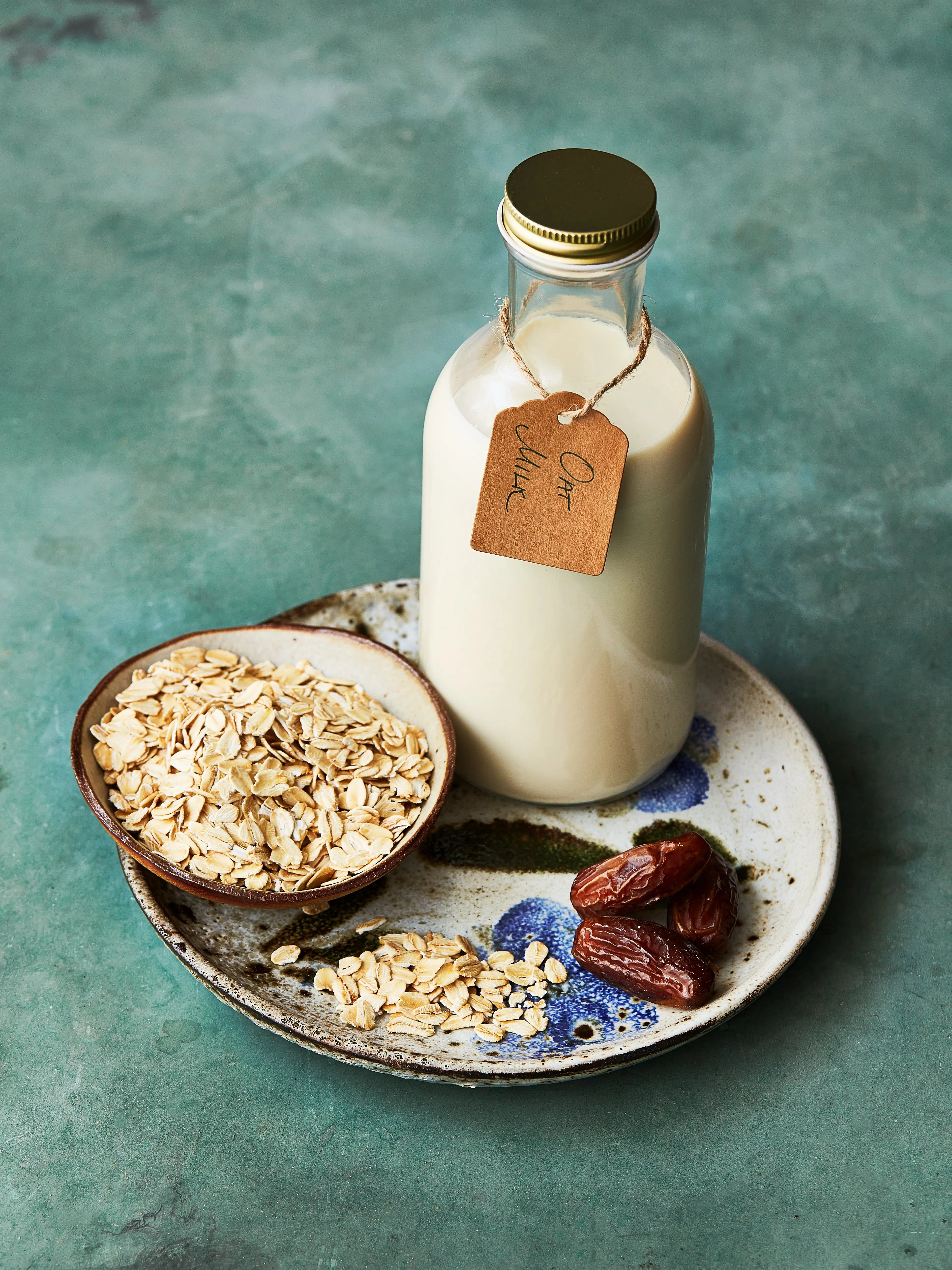 Laroot Organic Oat Milk on a plate provided by Laroot World, an organic, local, gluten free New York City flexitarian, pescatarian, carnitarian, vegan, and vegetarian meal delivery service